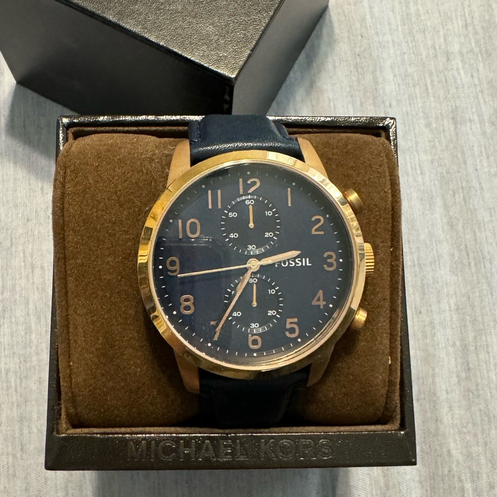 FOSSIL Men’s Watch. Gold with a blue leather band